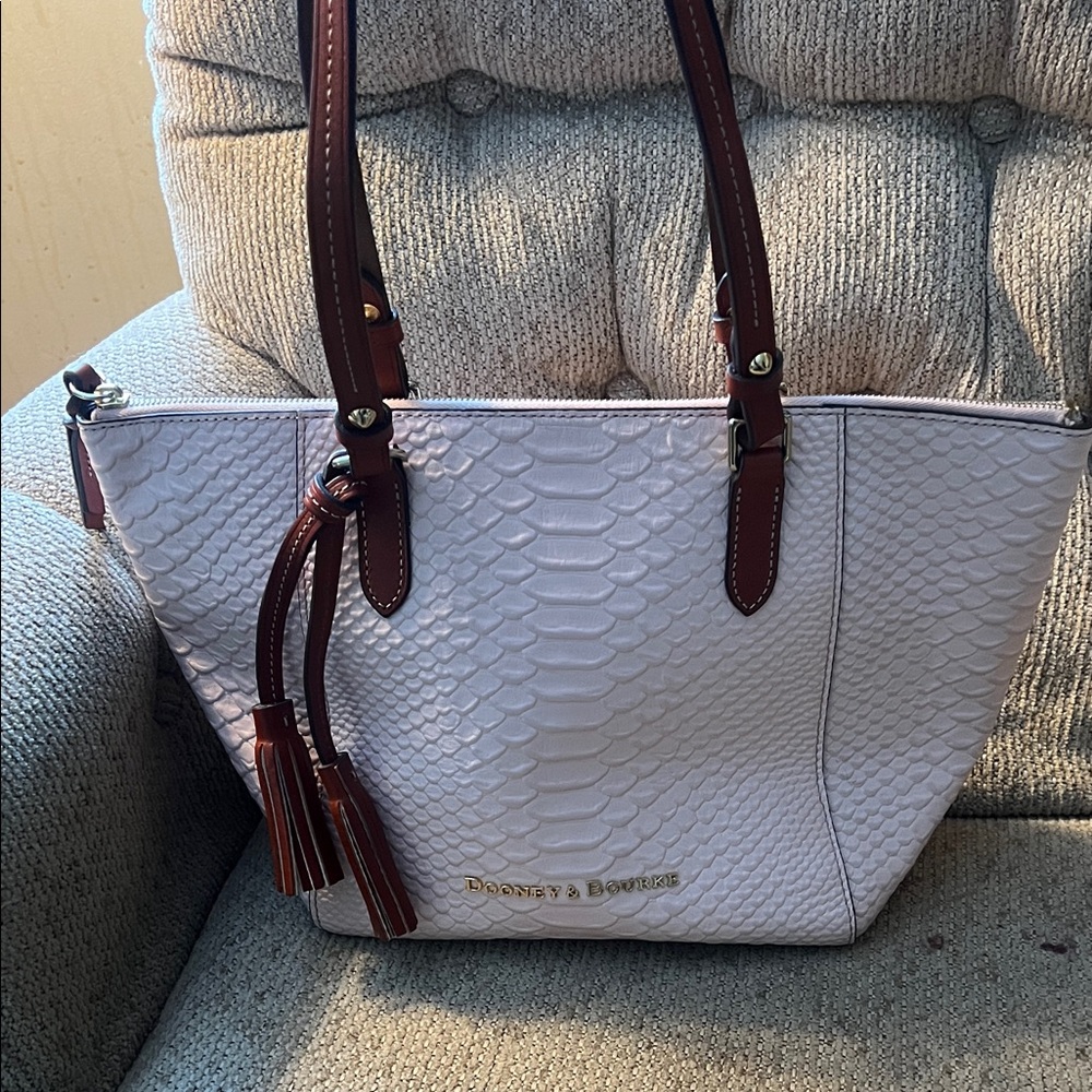 Like new! Dooney & Bourke Maxine Tote-blush pink